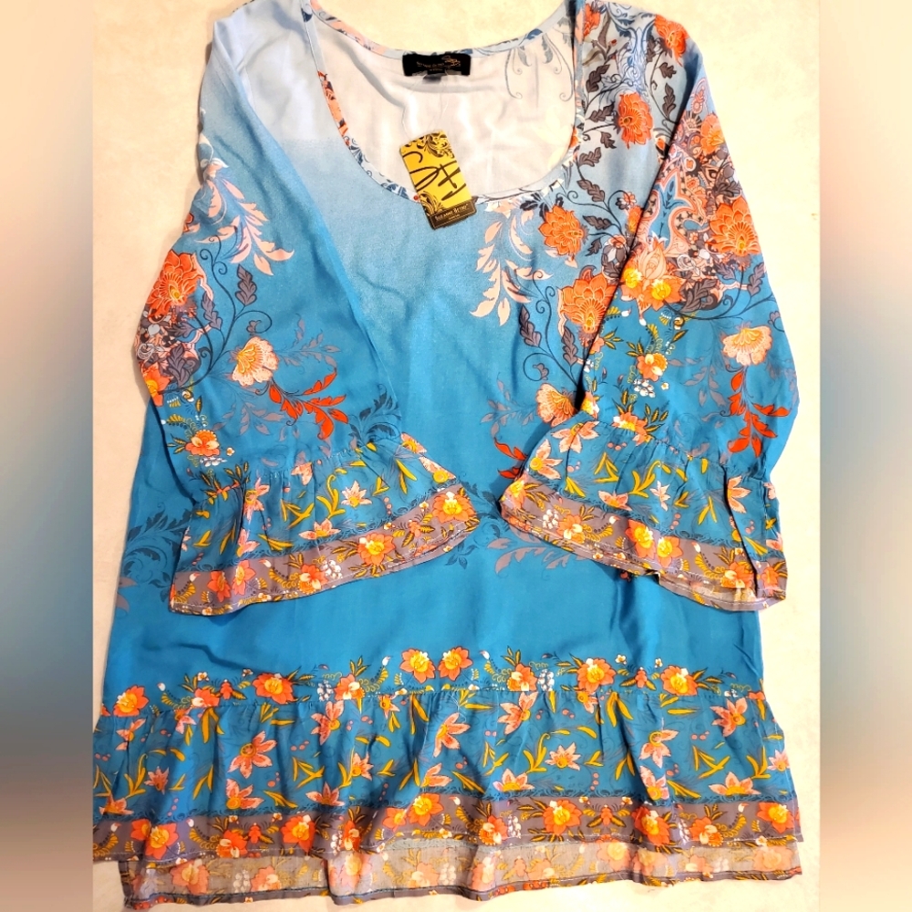 Susan Betro size medium NWT colorful floral tunic